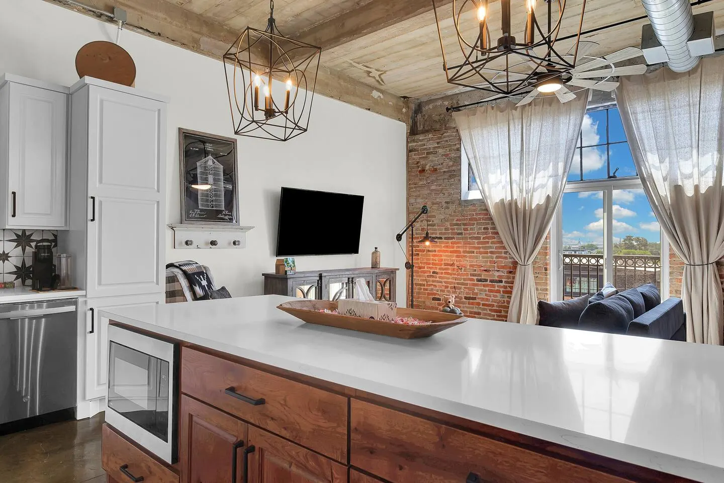 Skyscape- Lofted Luxury Condo Waco/Baylor/Downtown 16