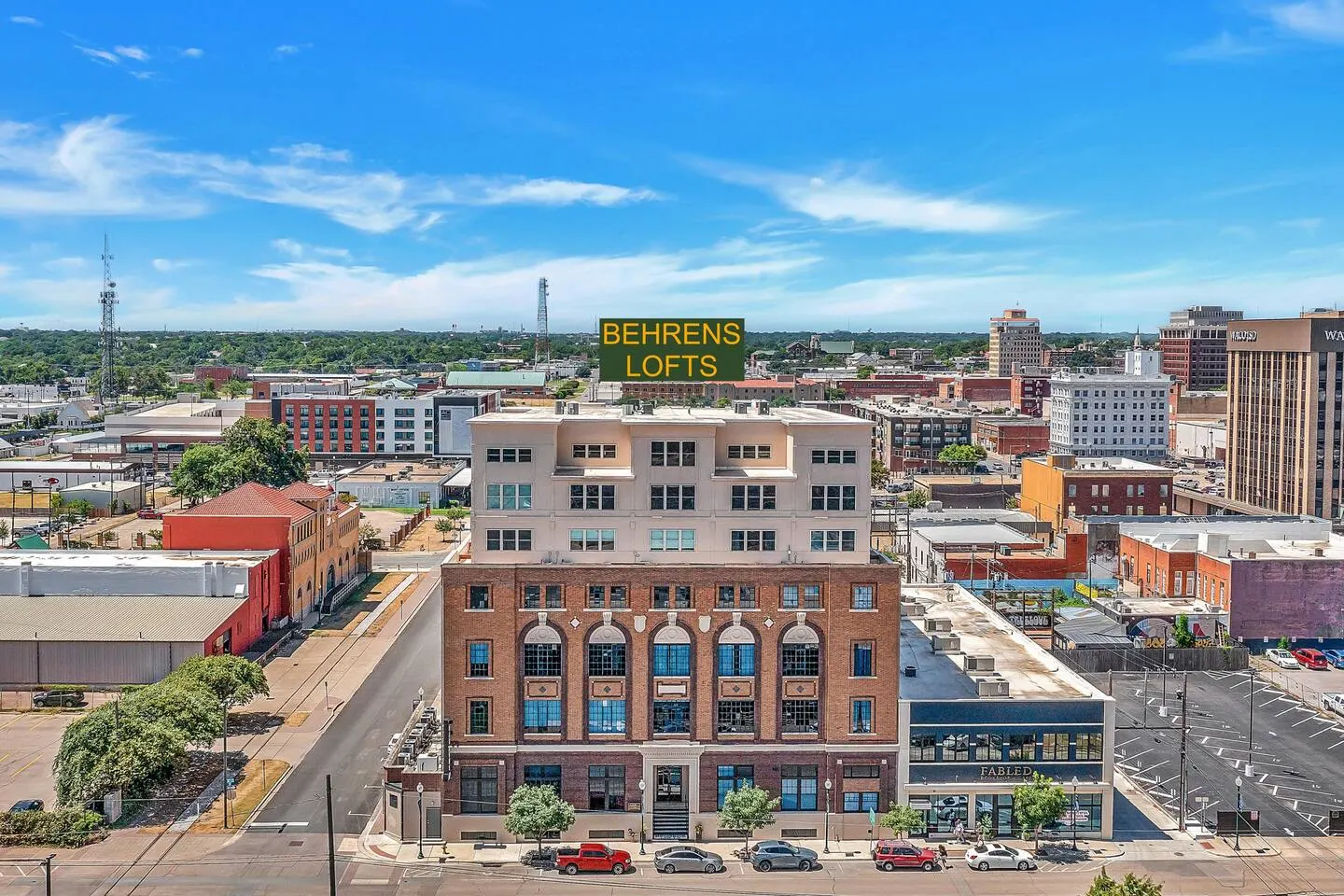 Skyscape- Lofted Luxury Condo Waco/Baylor/Downtown 6