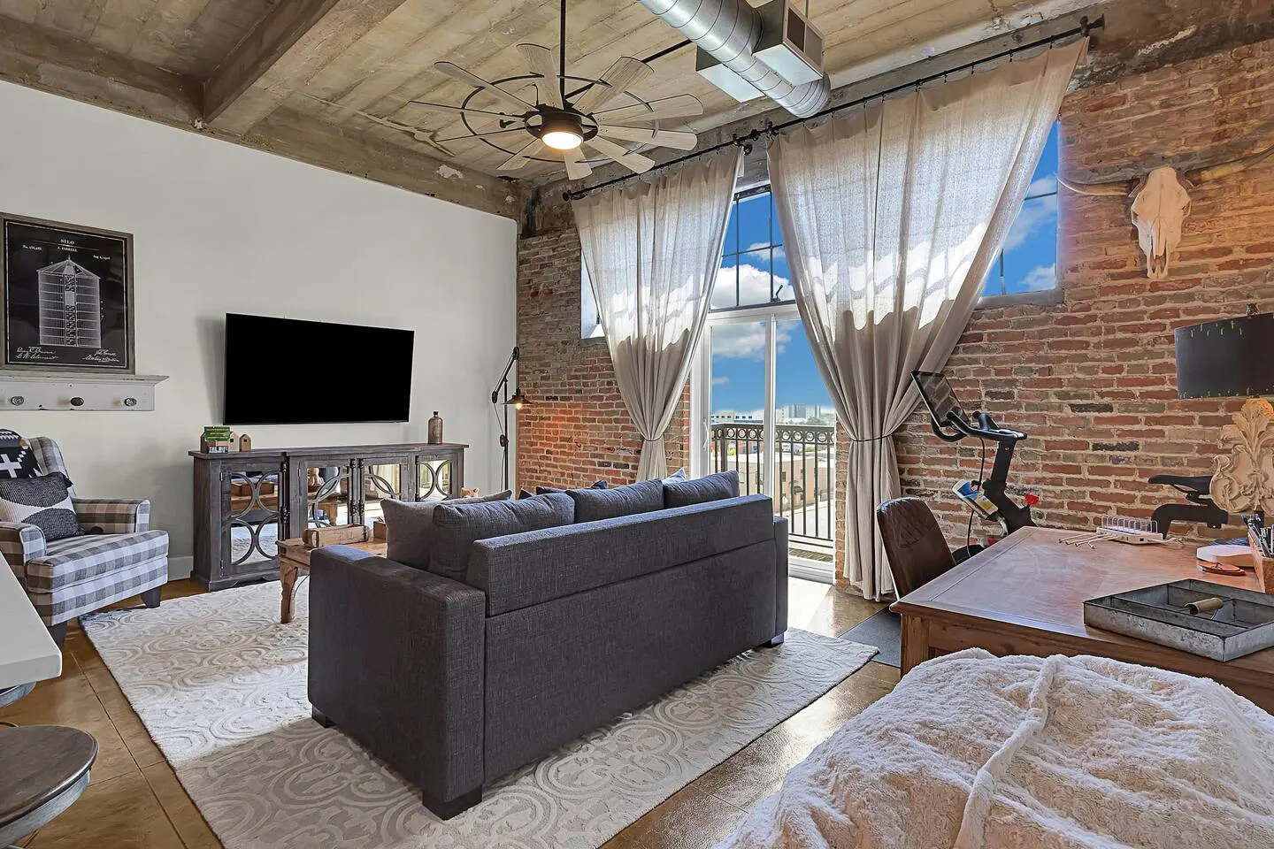 Skyscape- Lofted Luxury Condo Waco/Baylor/Downtown 7