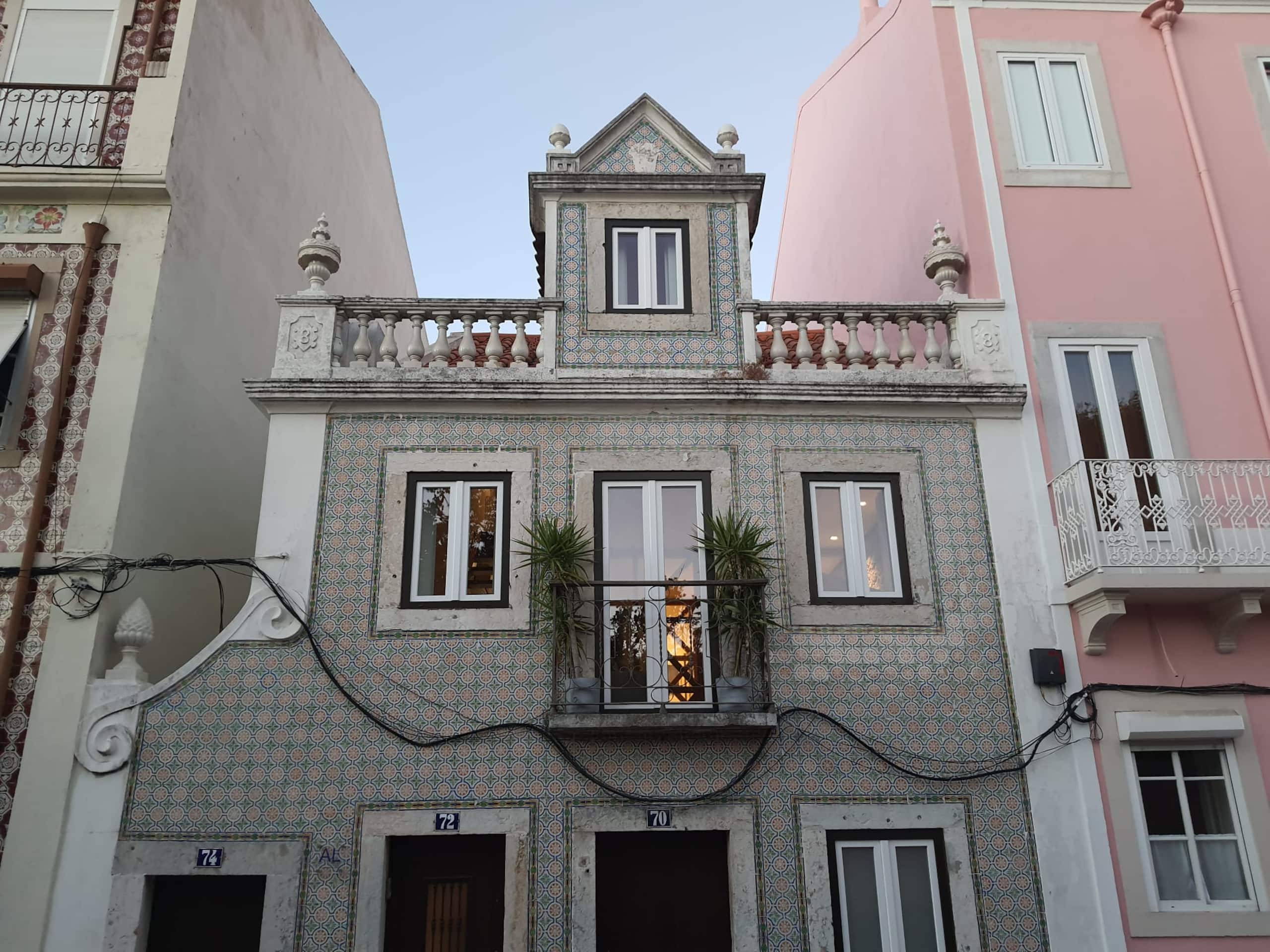 1881 Historical duplex Suite 1