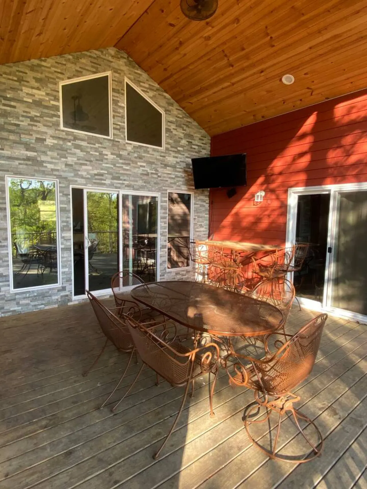 Red Cabin Sleep 16-PArties welcomed! 10