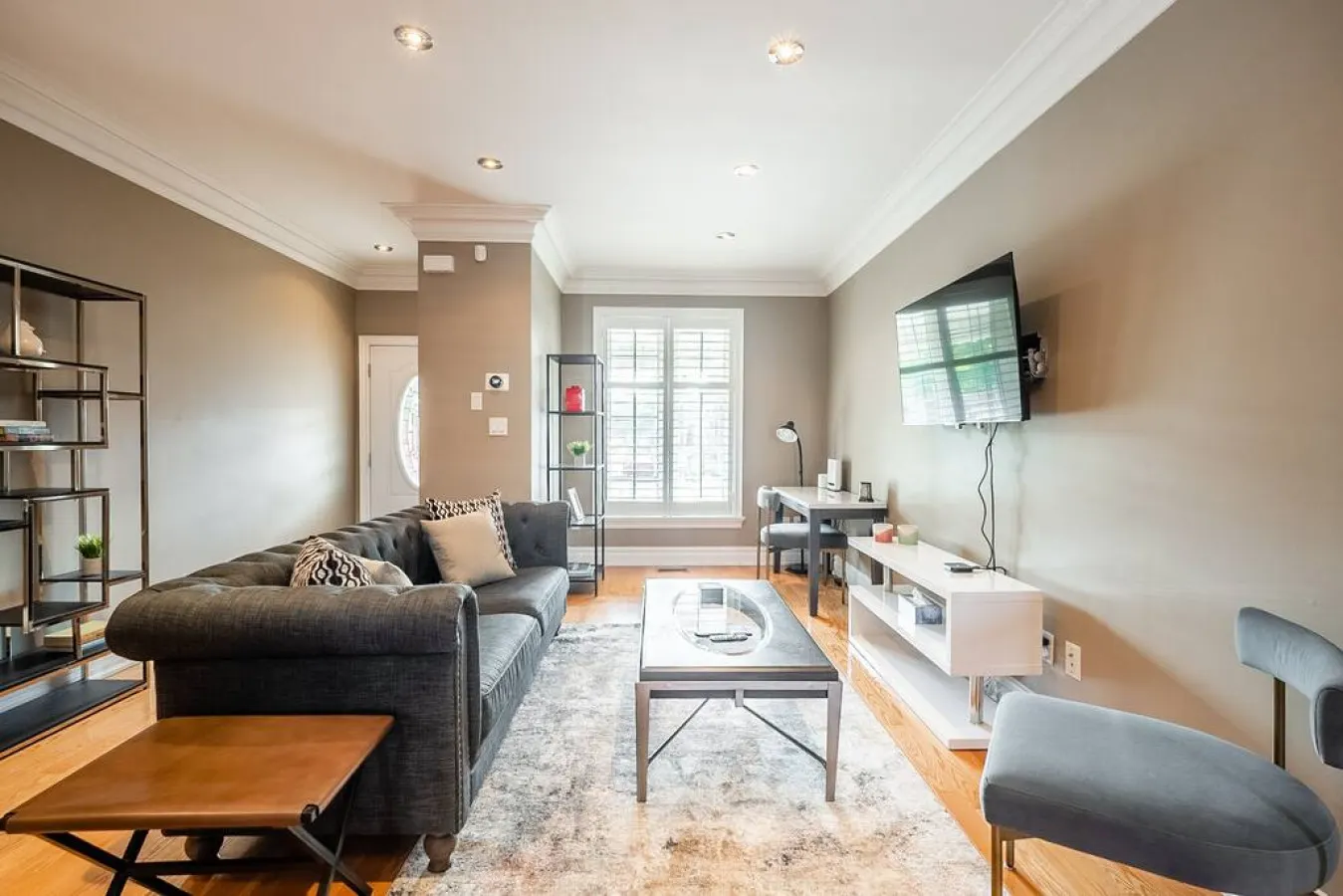 Stylish 3BR House Trendy Bloor West Sleeps 5 2