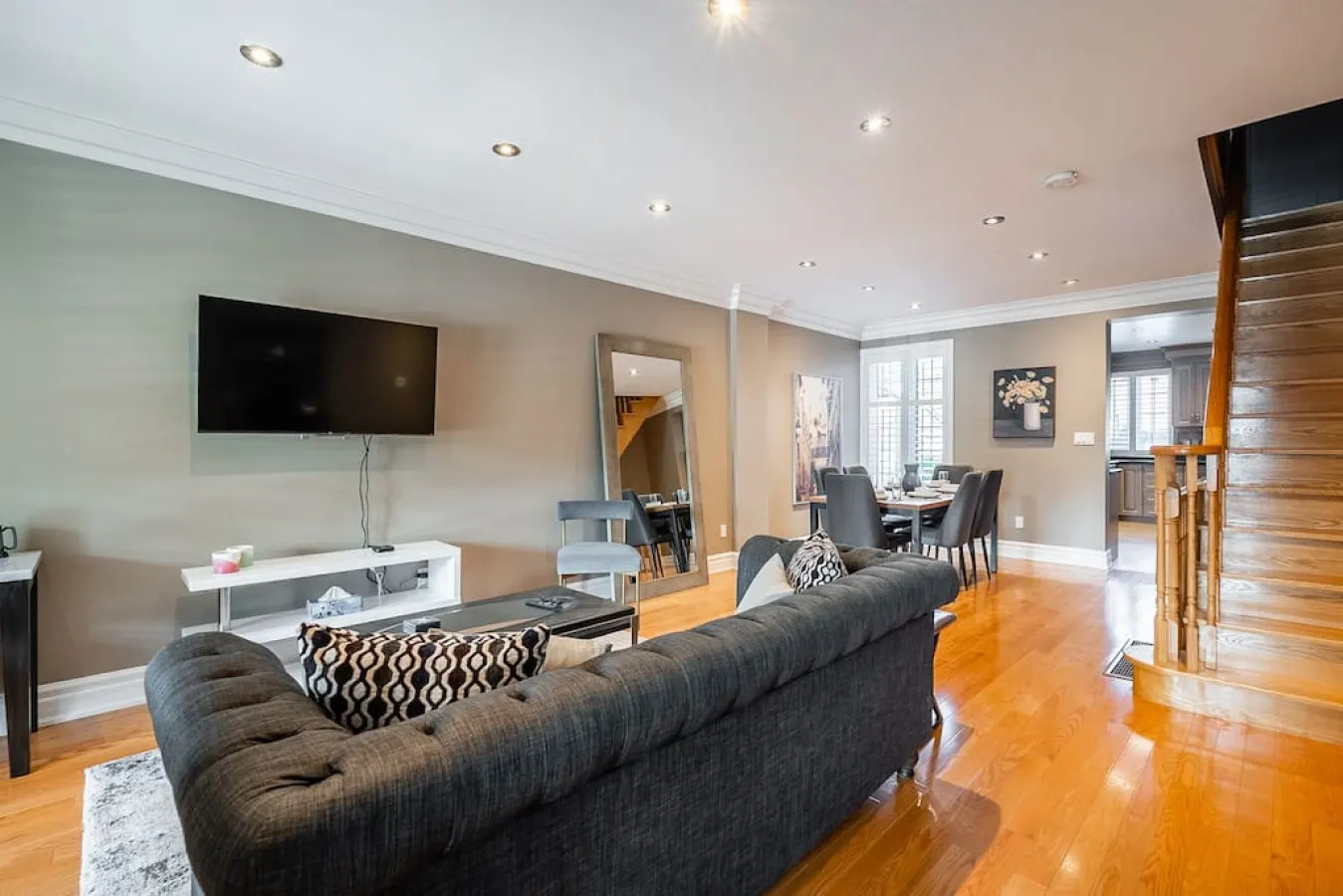 Stylish 3BR House Trendy Bloor West Sleeps 5 9