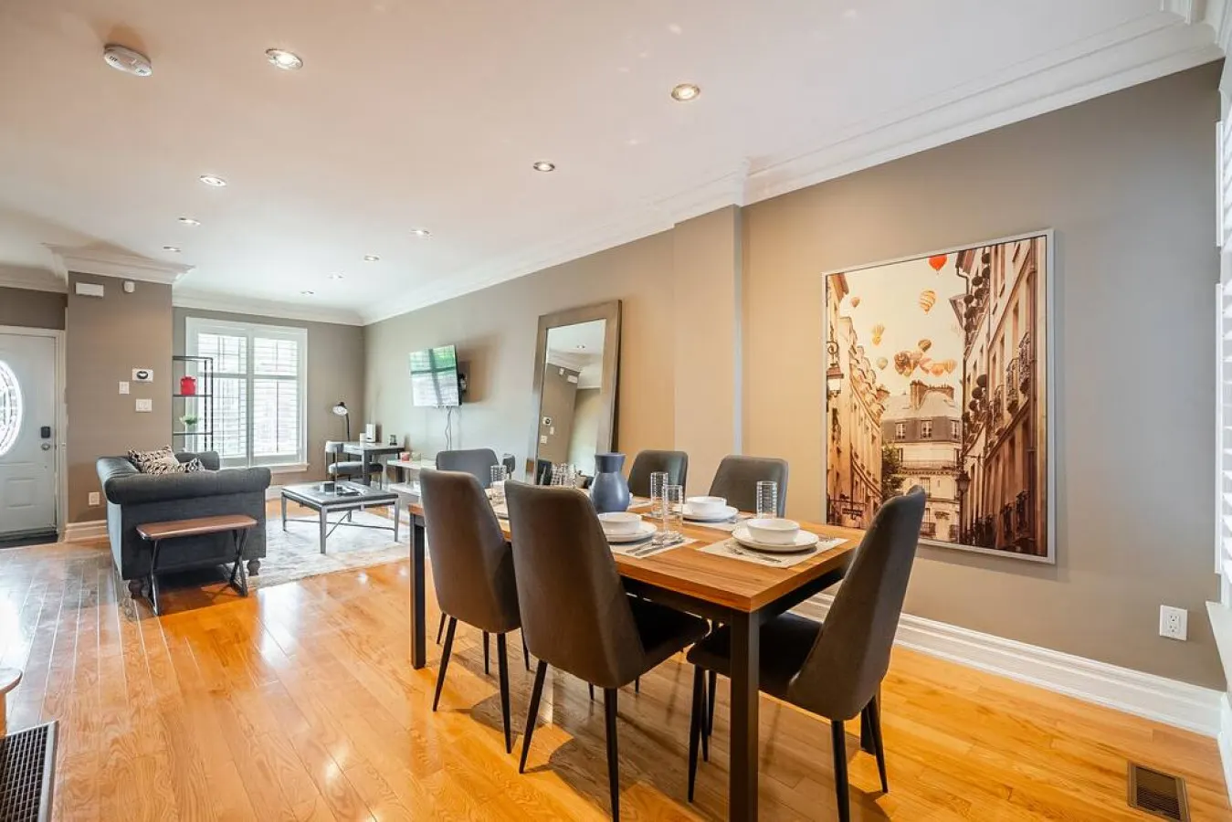 Stylish 3BR House Trendy Bloor West Sleeps 5 10