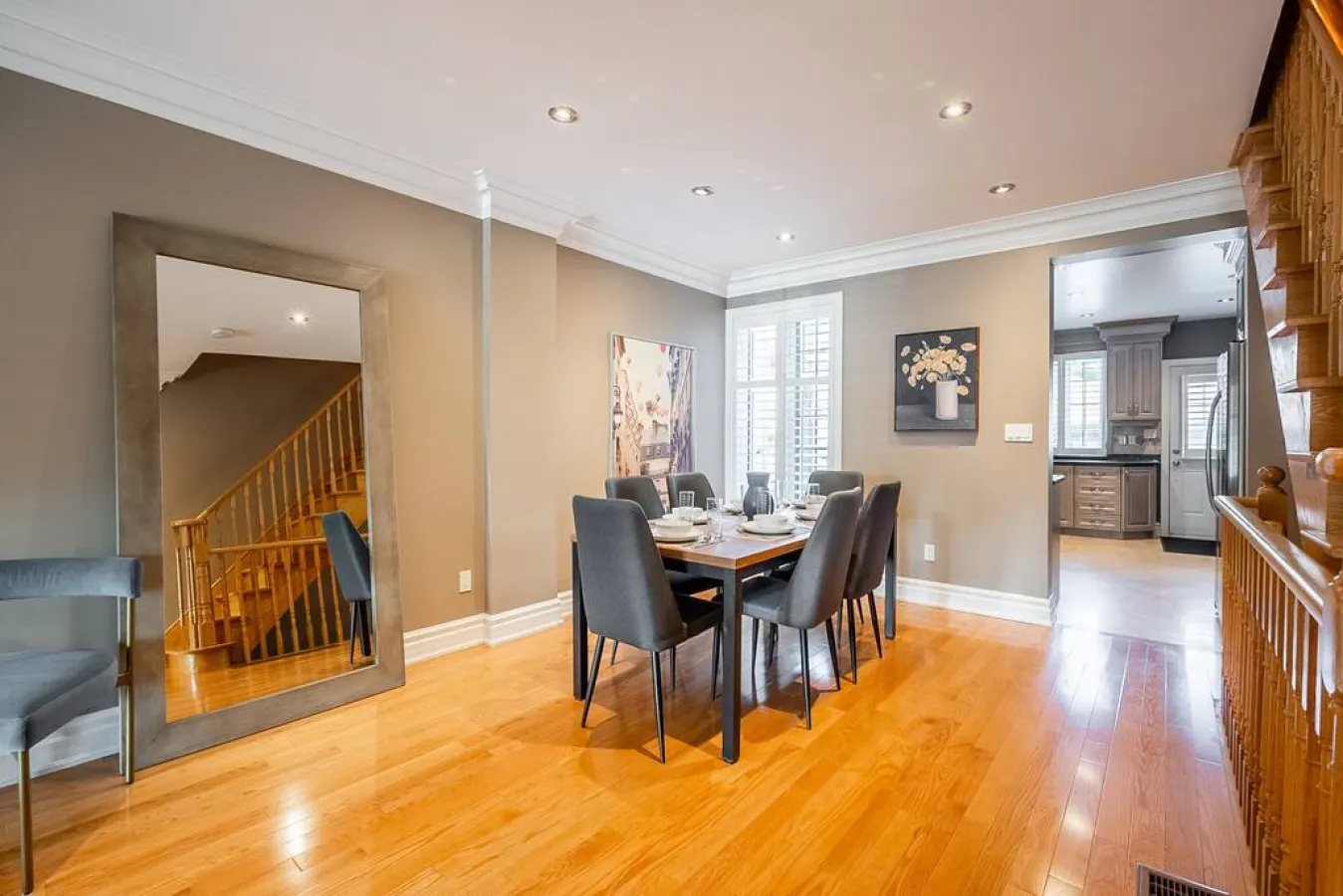 Stylish 3BR House Trendy Bloor West Sleeps 5 11