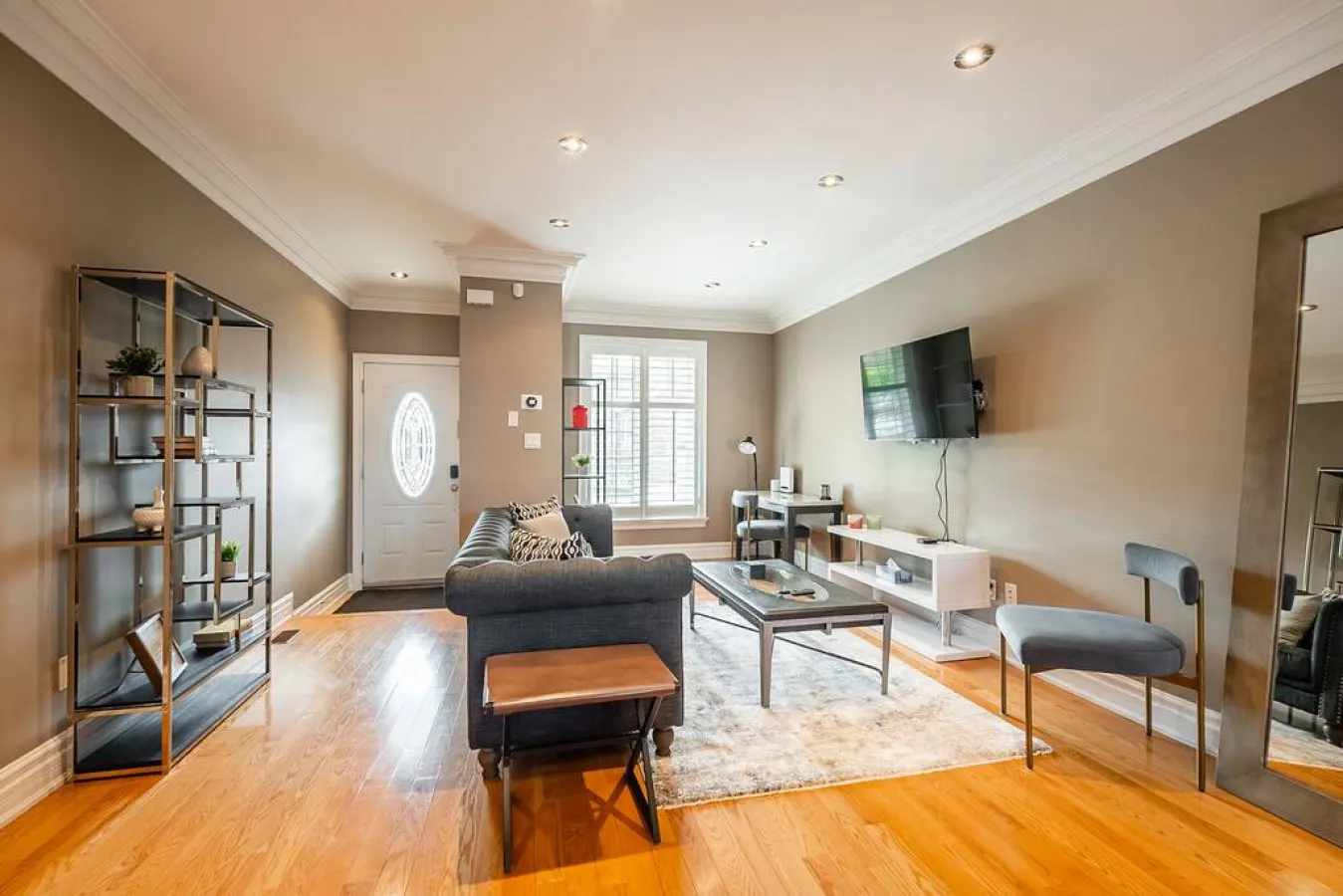 Stylish 3BR House Trendy Bloor West Sleeps 5 13