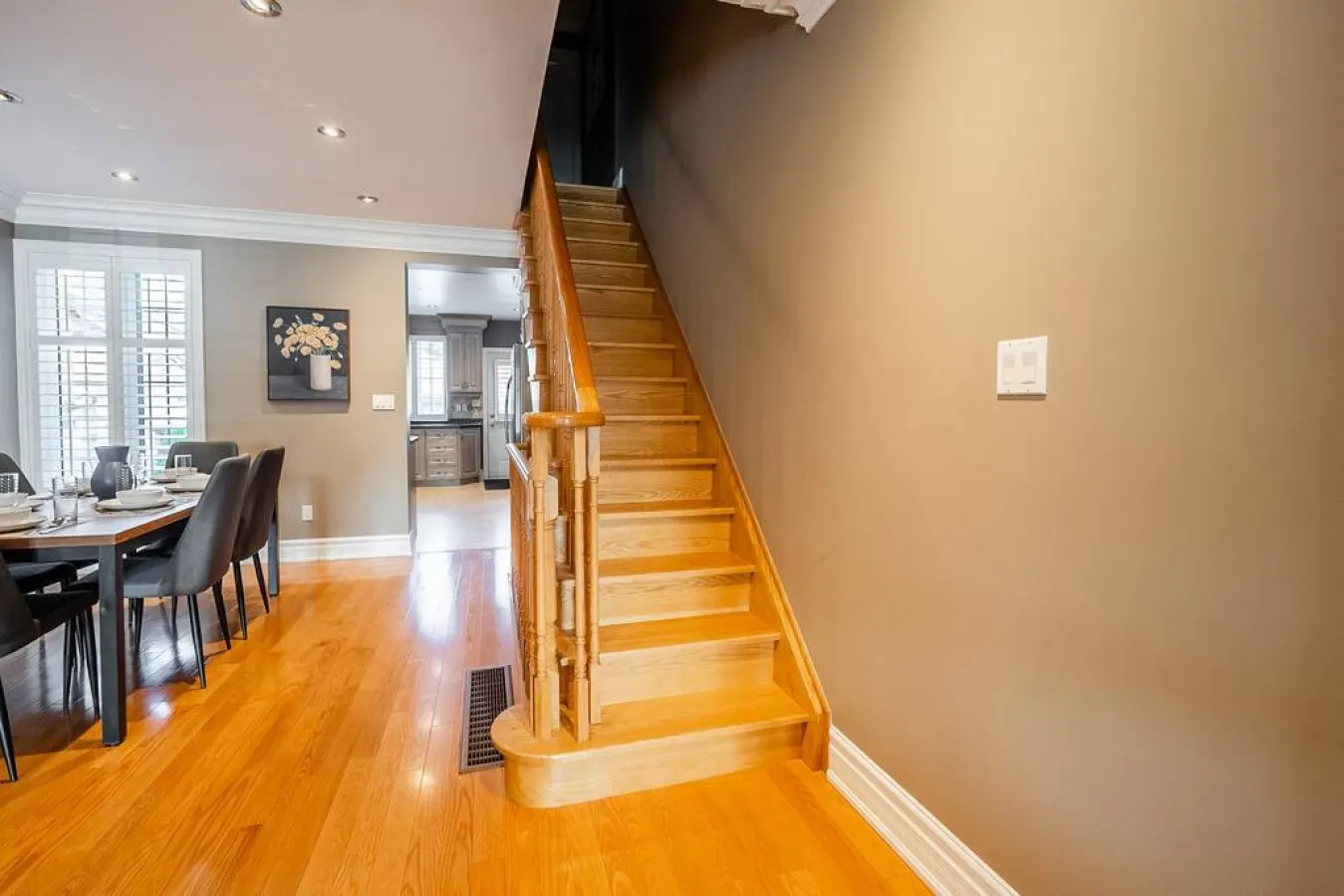 Stylish 3BR House Trendy Bloor West Sleeps 5 17