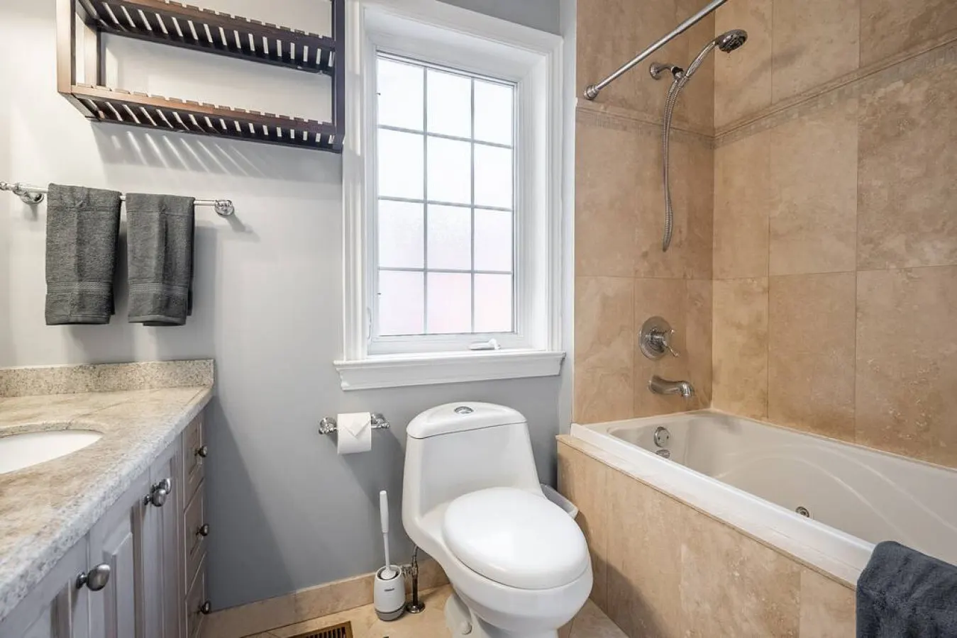 Stylish 3BR House Trendy Bloor West Sleeps 5 19
