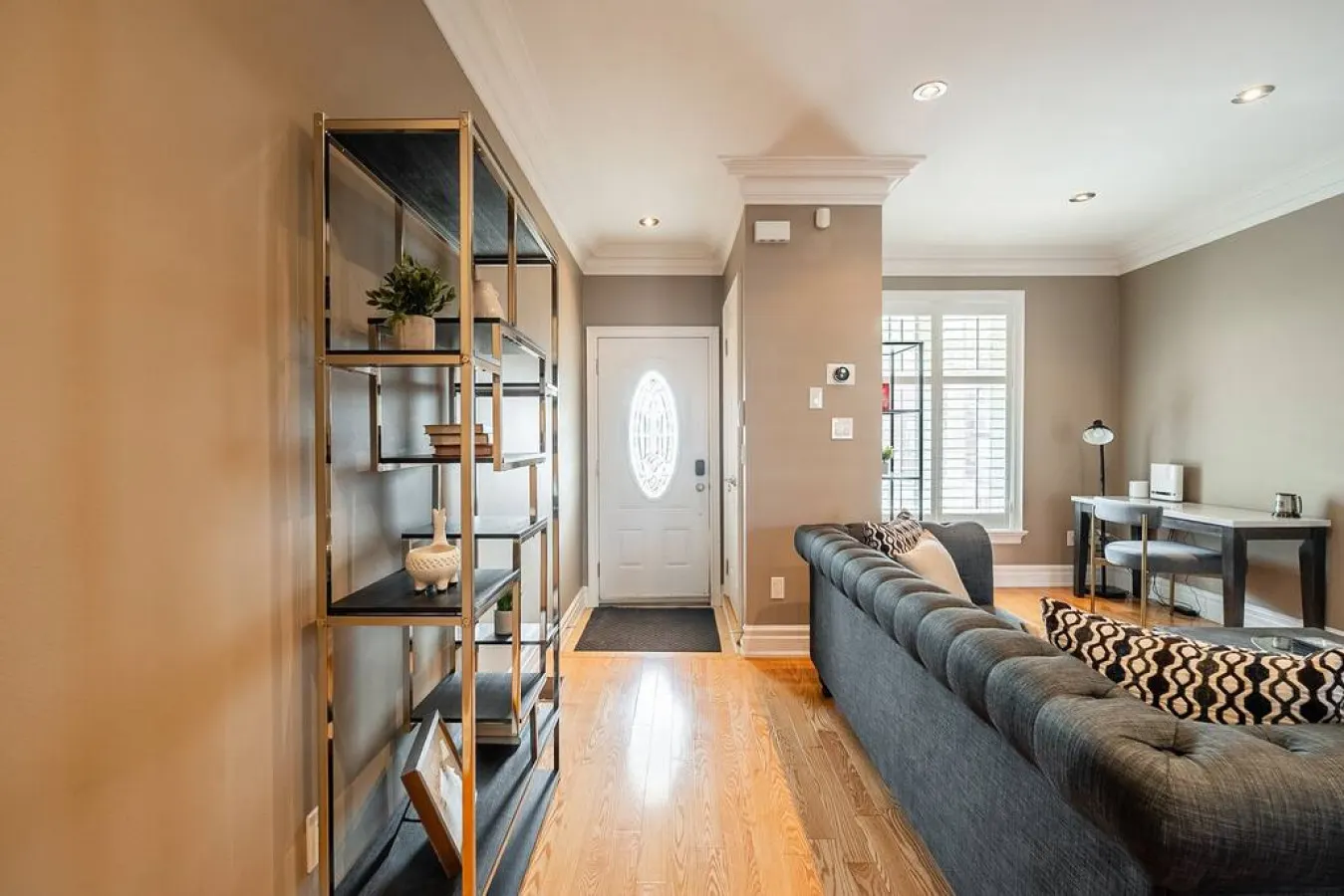 Stylish 3BR House Trendy Bloor West Sleeps 5 8