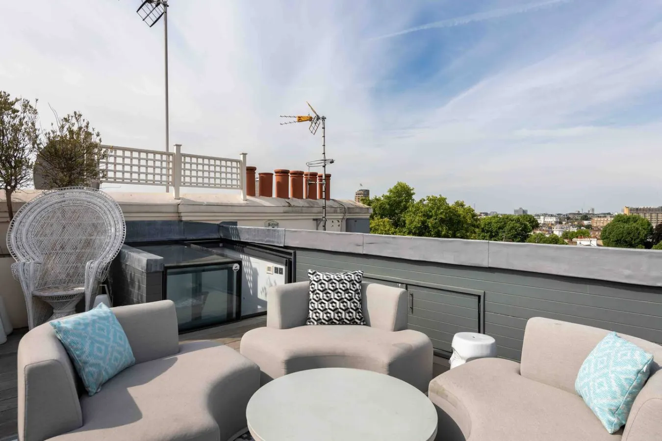5-Bed Penthouse | Huge Roof Terrace & AC — photo 5