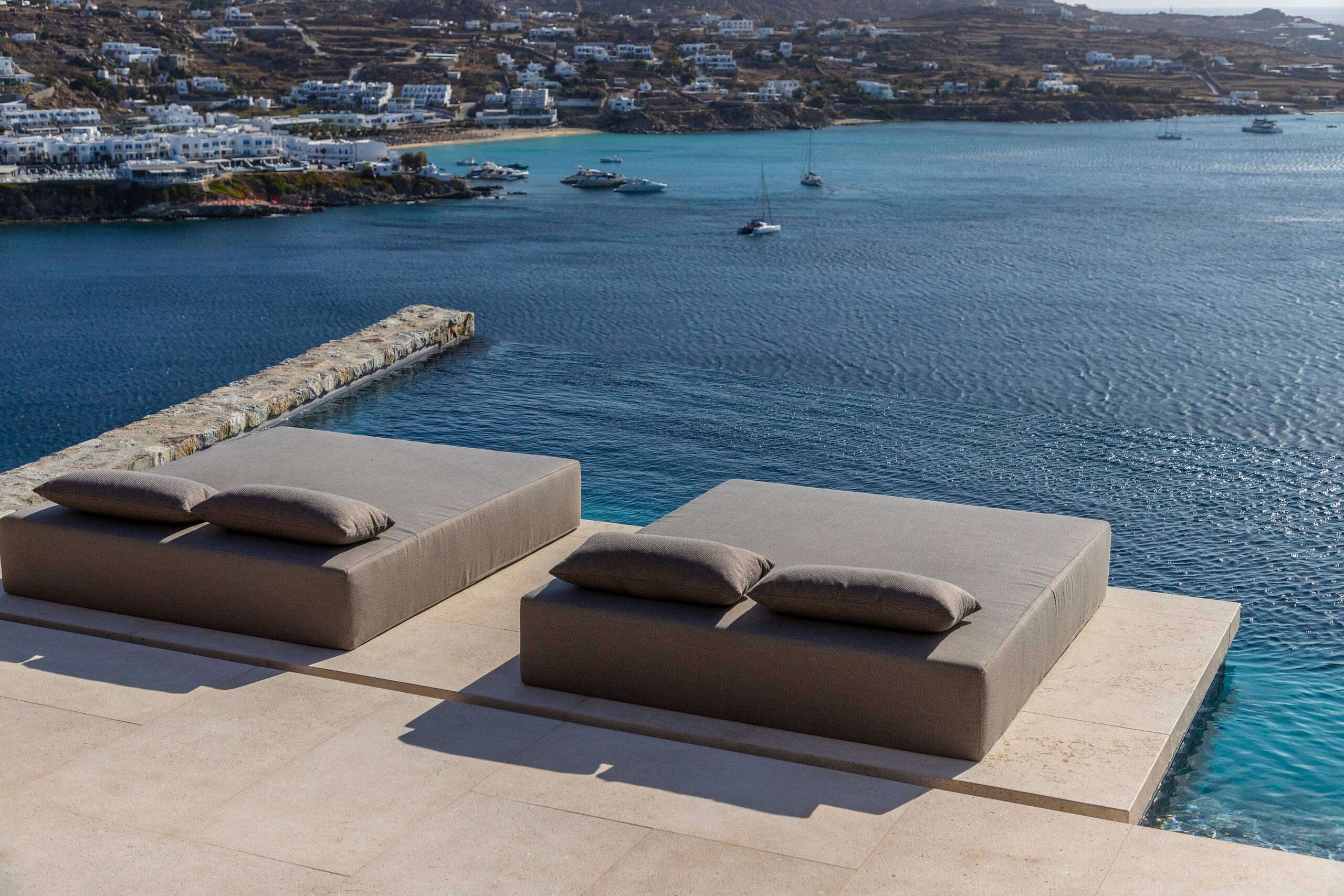 The Skyvilla Mykonos in Psarou Bay 22