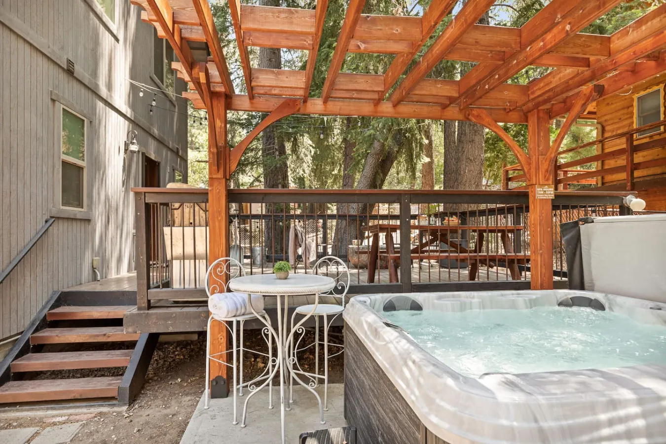 Luna Ridge Chalet mins to Bear Mtn and Hot Tub — photo 3