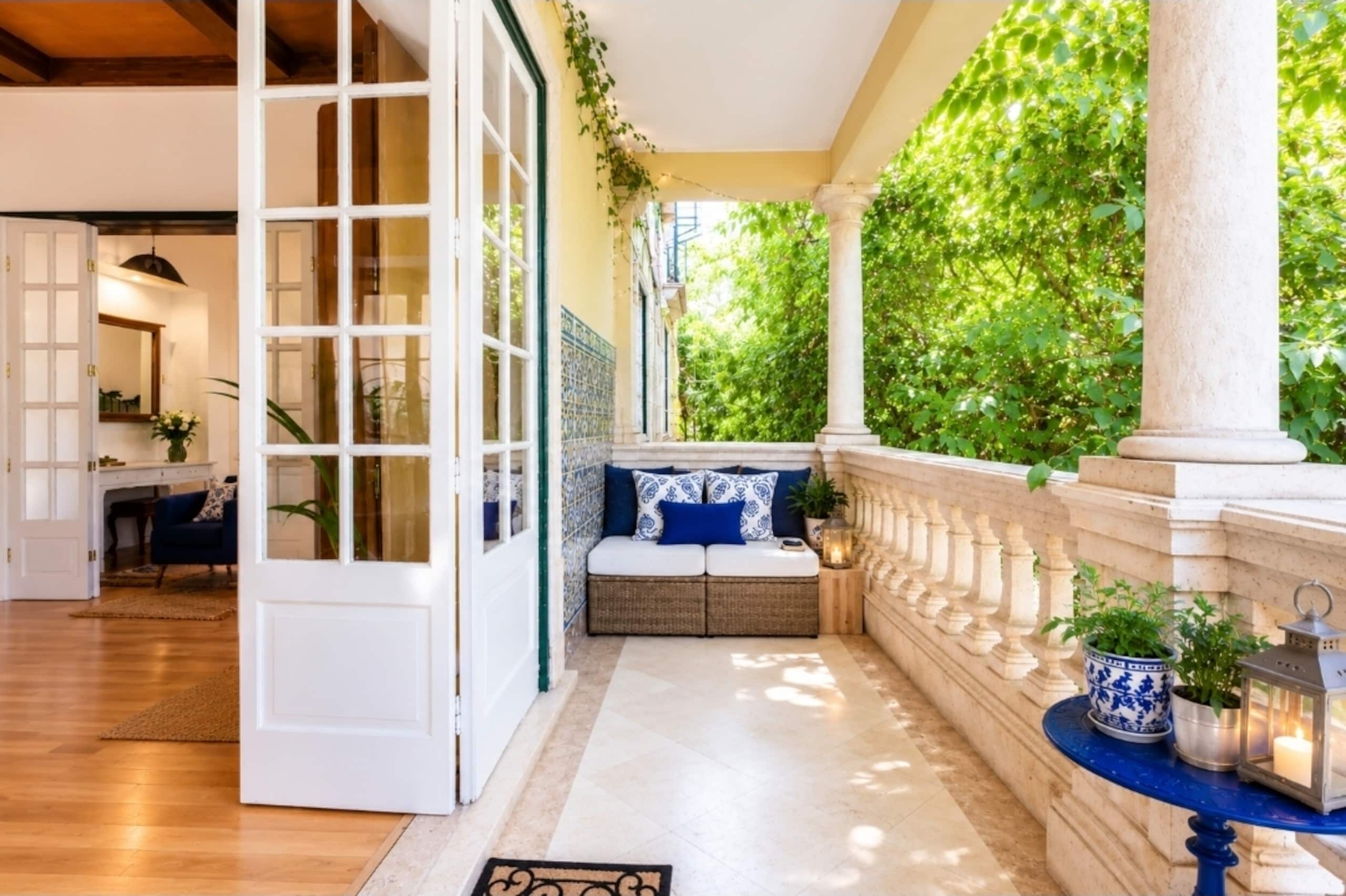 Beautiful tiles 5 min to beach Free Park Street 35
