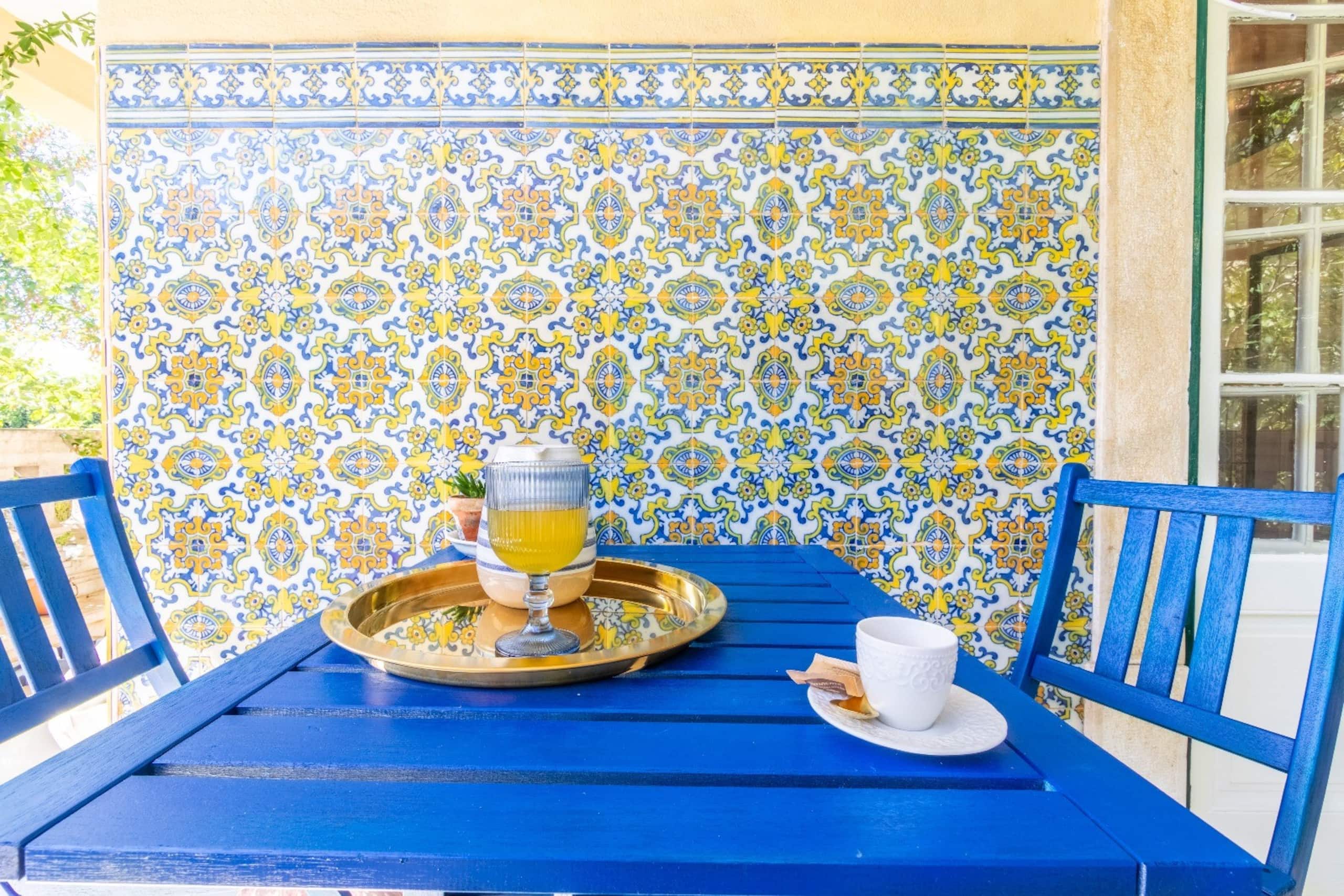 Beautiful tiles 5 min to beach Free Park Street 5