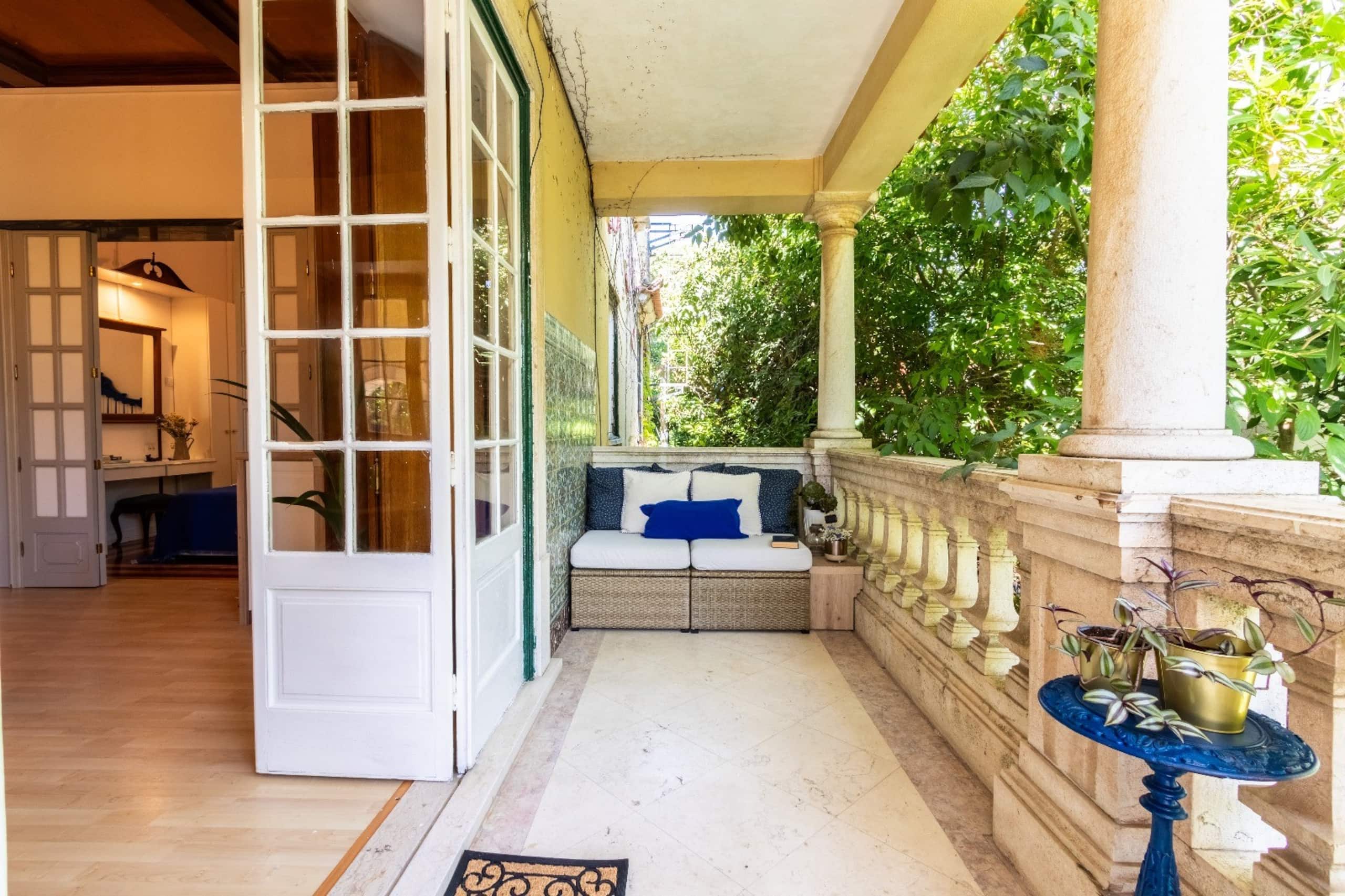 Beautiful tiles 5 min to beach Free Park Street 36