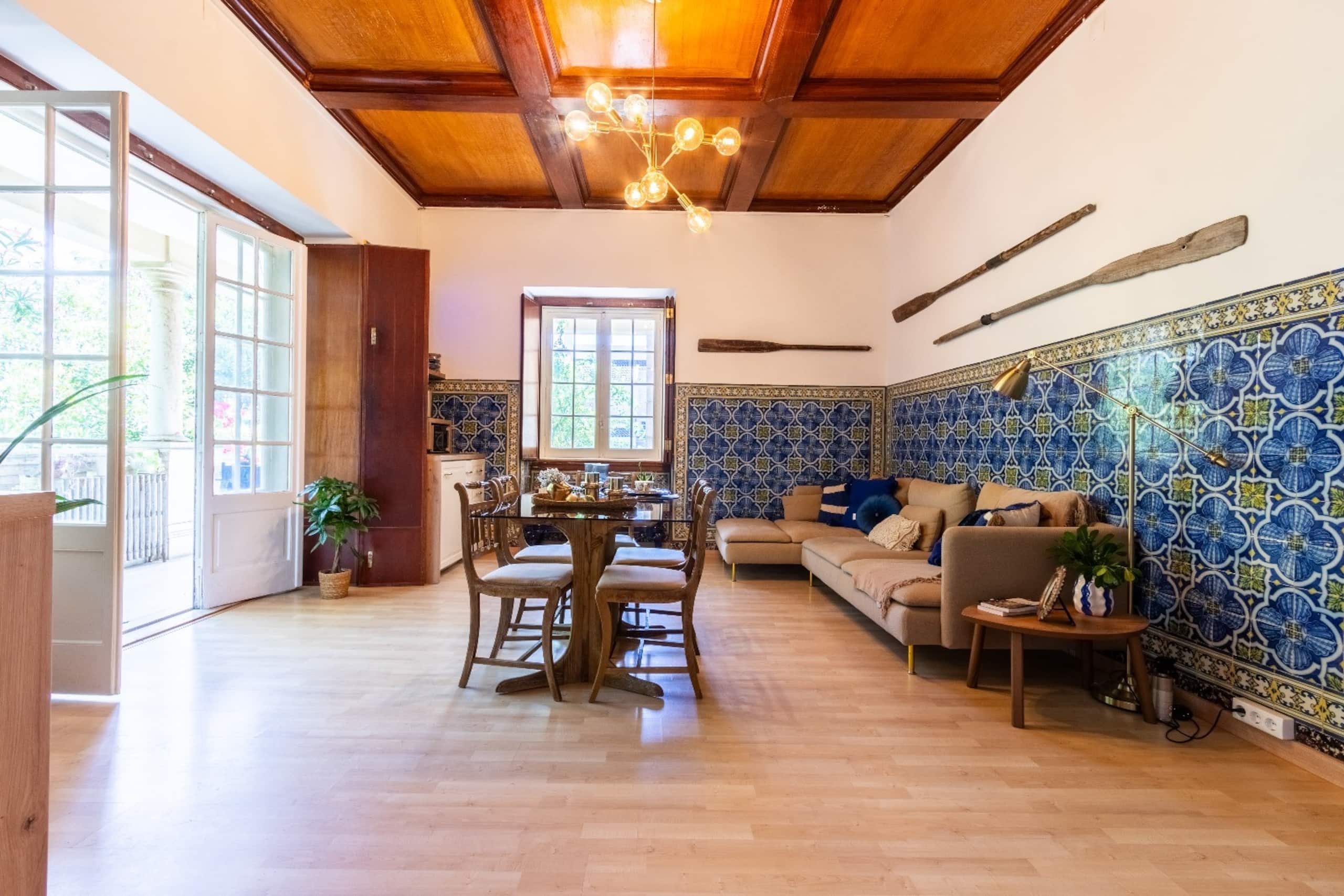 Beautiful tiles 5 min to beach Free Park Street 3