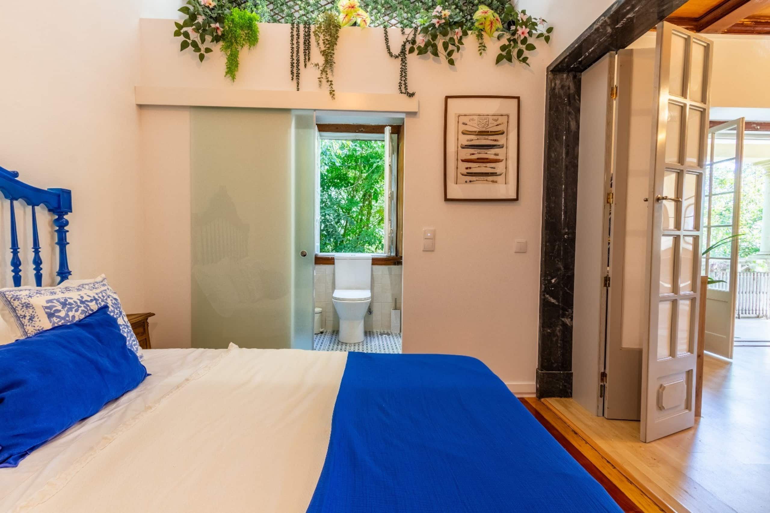 Beautiful tiles 5 min to beach Free Park Street 26