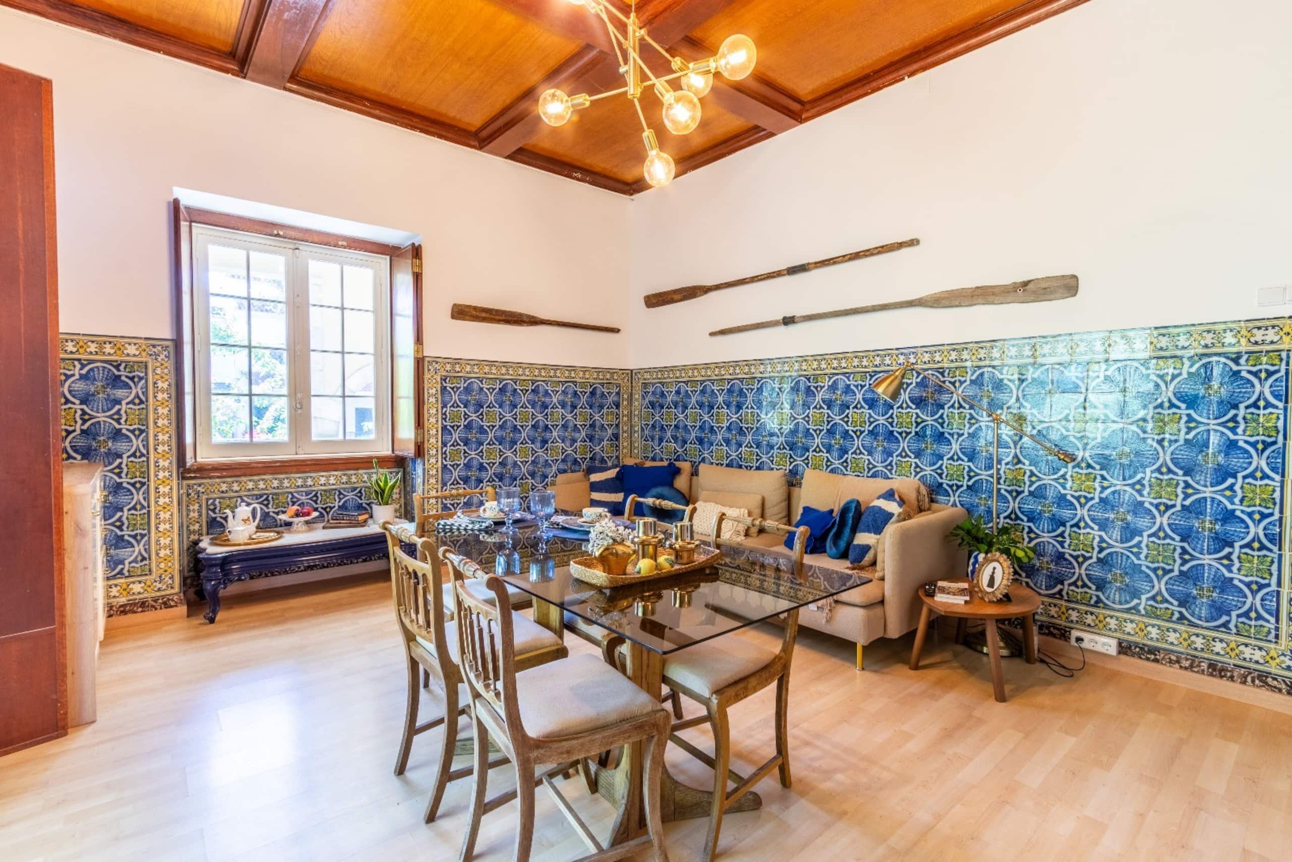 Beautiful tiles 5 min to beach Free Park Street 18