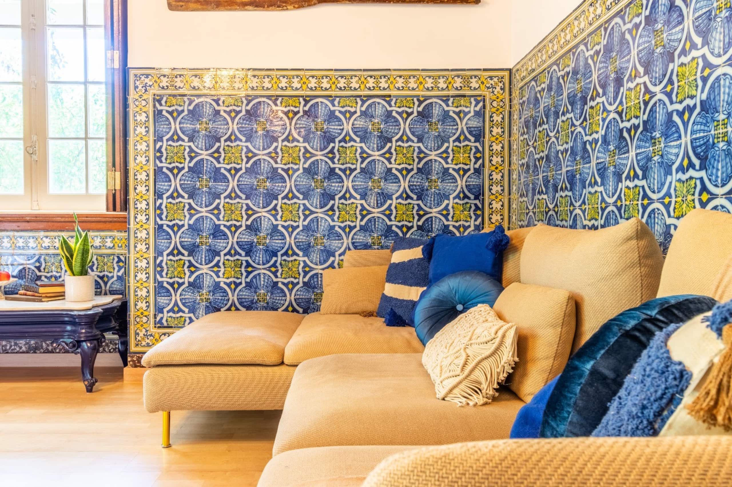 Beautiful tiles 5 min to beach Free Park Street 12