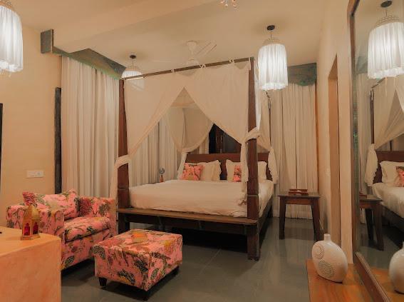 Antique 7 BedRoom villa with swimming pool, Morjim 9