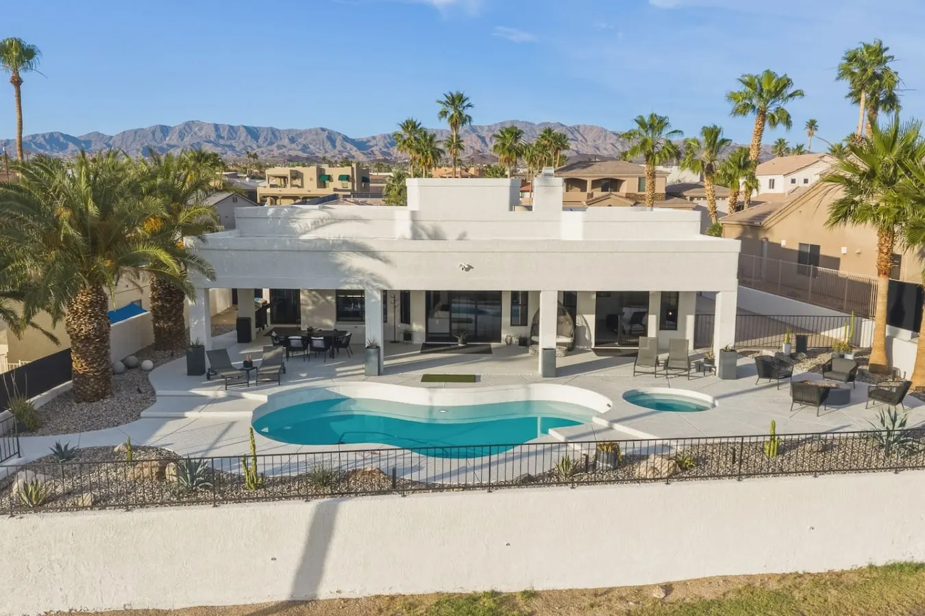 The 13th Hole Modern Retreat - Pool, Spa, Fire Pit 6