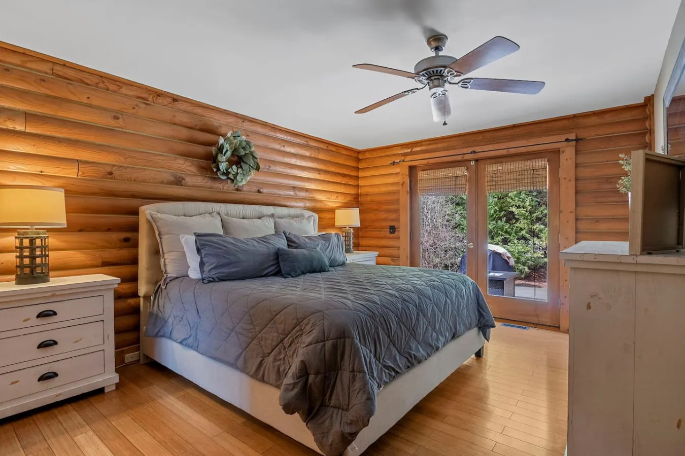 Modern Log Cabin Fireplace, Pool Table, Mtn View 9