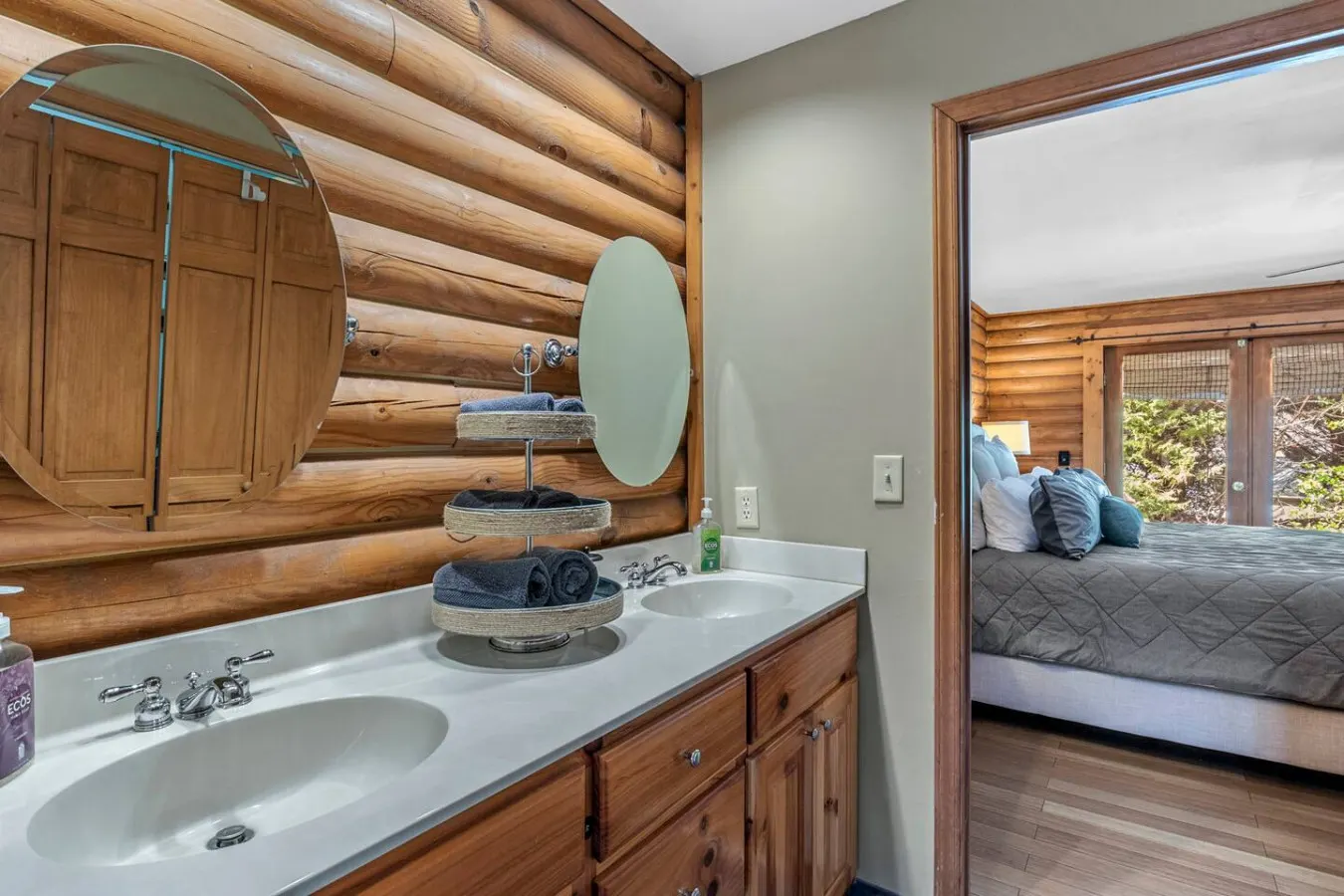 Modern Log Cabin Fireplace, Pool Table, Mtn View 14