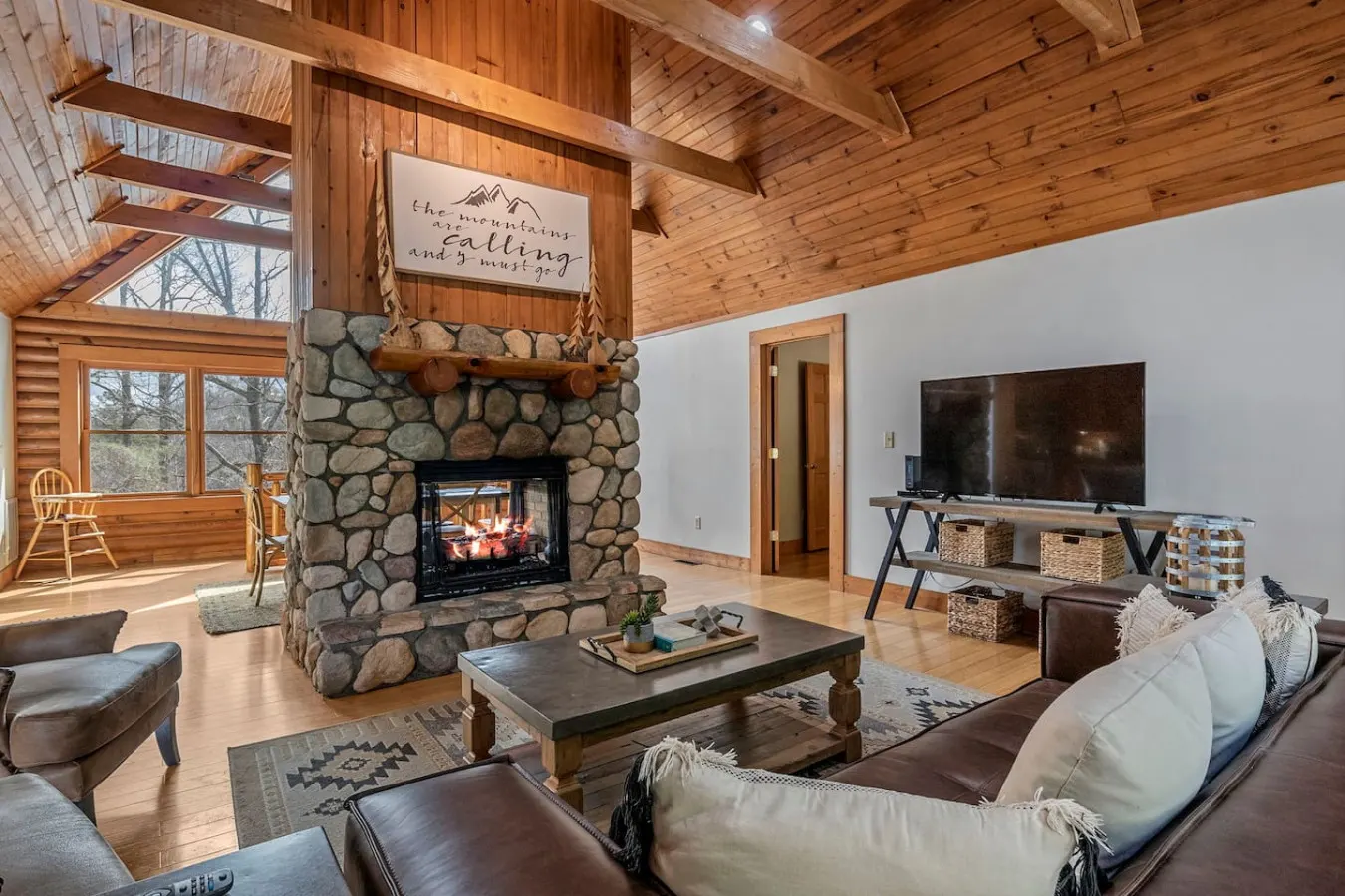Modern Log Cabin Fireplace, Pool Table, Mtn View 16