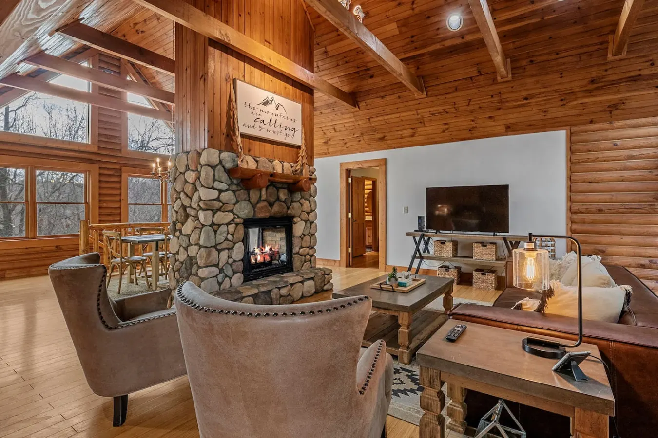 Modern Log Cabin Fireplace, Pool Table, Mtn View 17