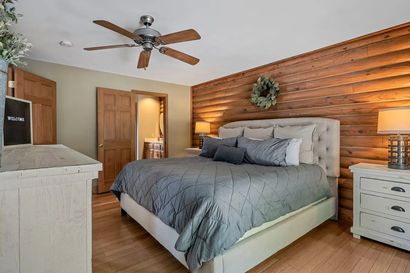 Modern Log Cabin Fireplace, Pool Table, Mtn View 8