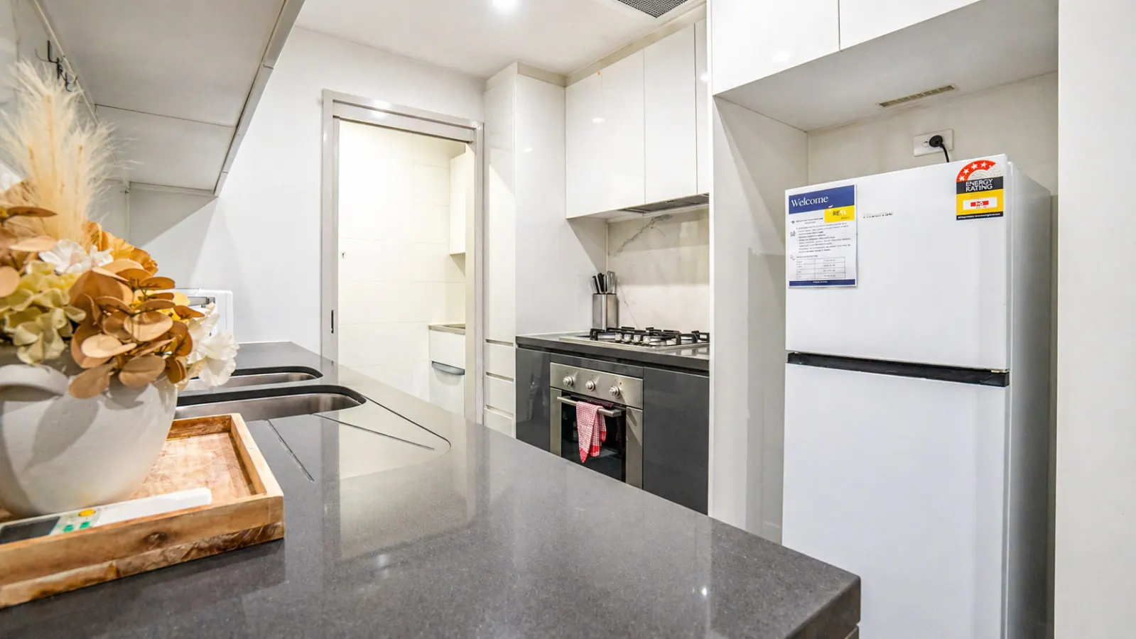 Waterloo 2BR/2BA Pool, Parking, Near Green Sq 9