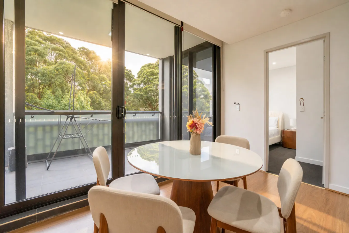 Waterloo 2BR/2BA Pool, Parking, Near Green Sq 11
