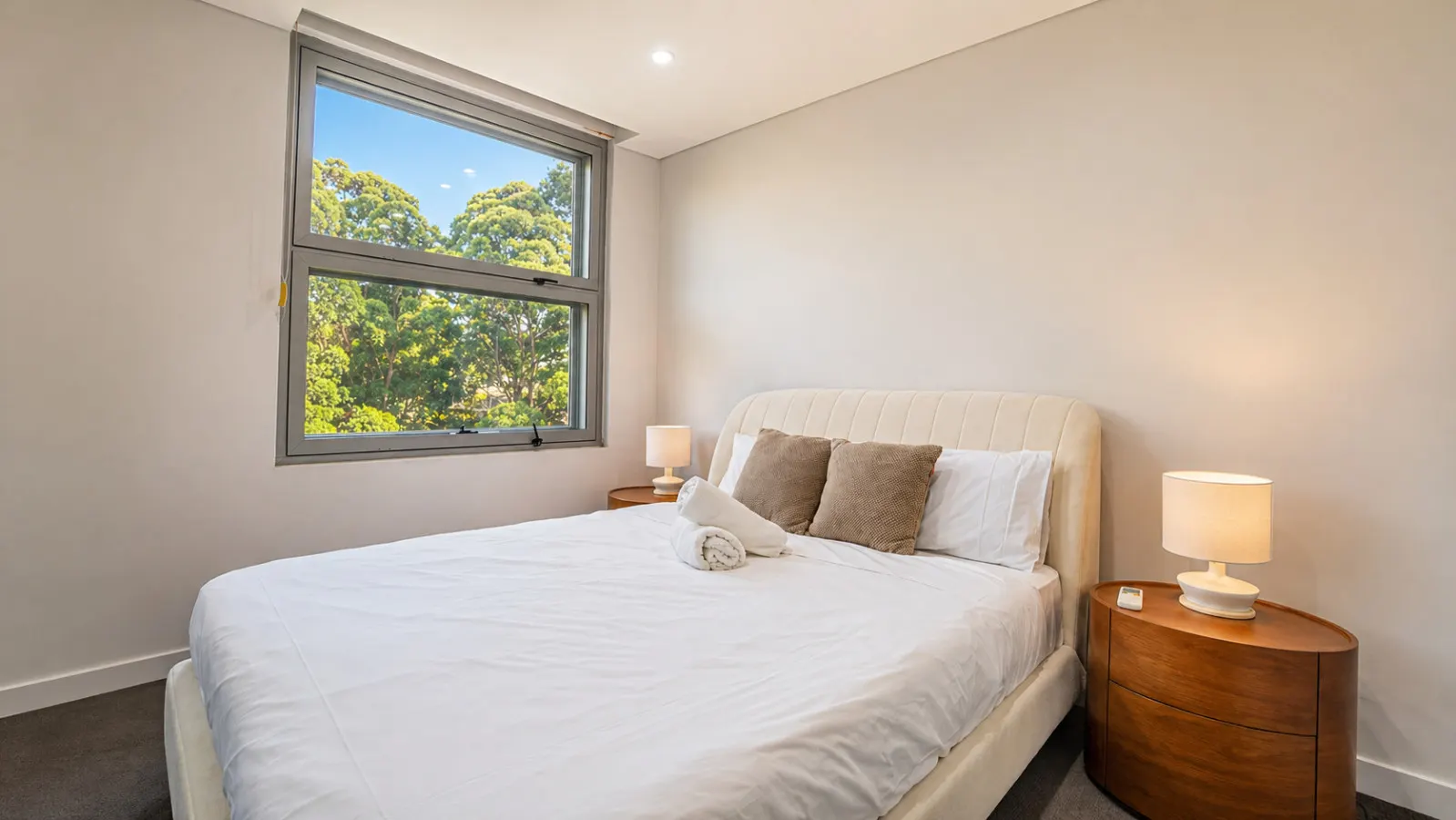 Waterloo 2BR/2BA Pool, Parking, Near Green Sq 6