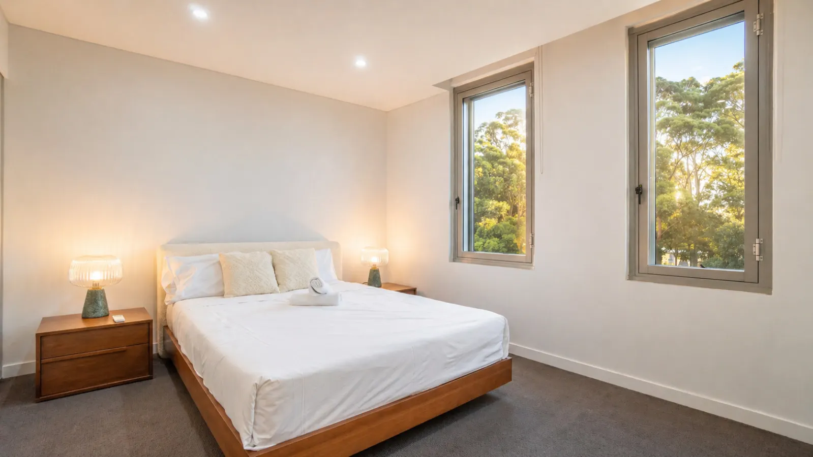 Waterloo 2BR/2BA Pool, Parking, Near Green Sq 7