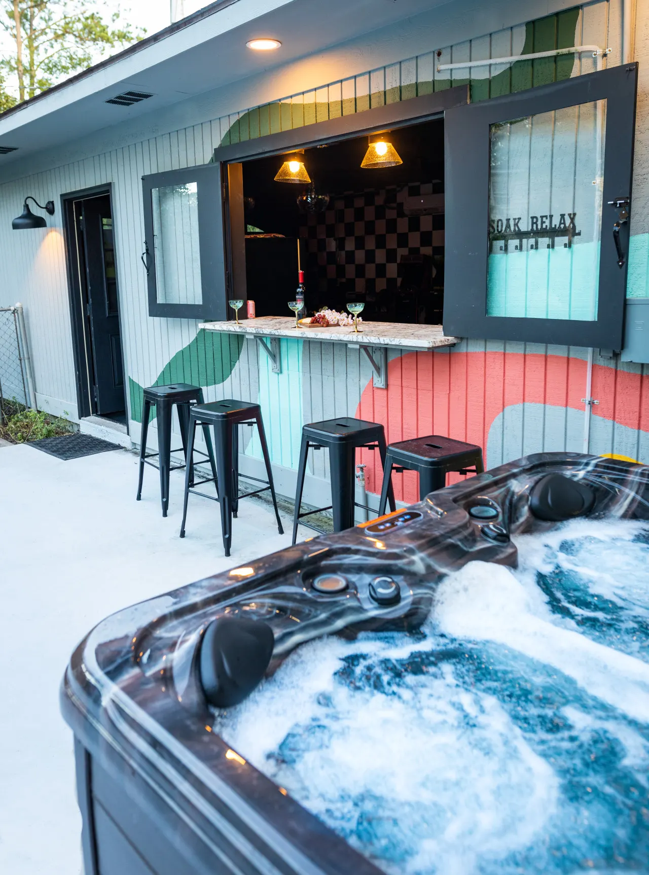 Savannah Retreat with Pool Golf Hot tub Pet+ Sleeps 14 14