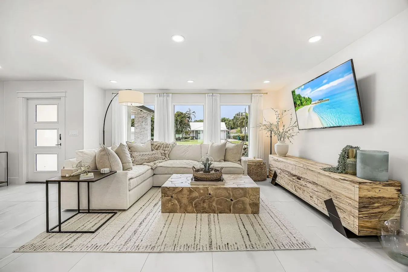 Flaming Vine Retreat Luxurious Naples Pool Home — photo 2