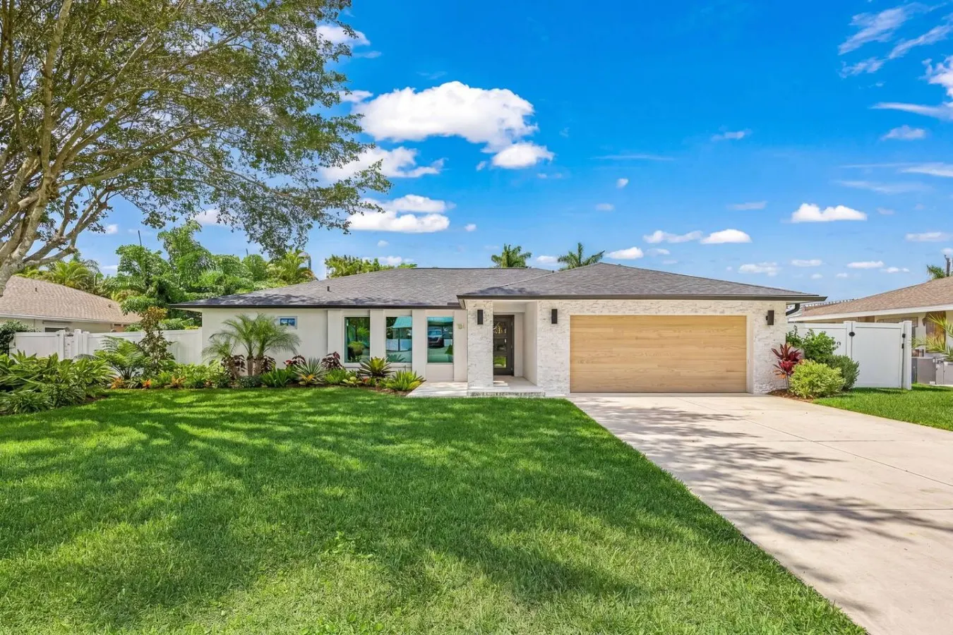 Flaming Vine Retreat Luxurious Naples Pool Home 11