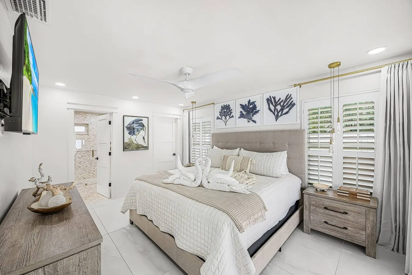 Flaming Vine Retreat Luxurious Naples Pool Home — photo 4
