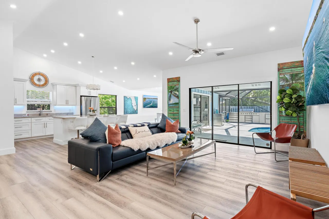 Seaside Sanctuary, walk to Jupiter Inlet!! 1