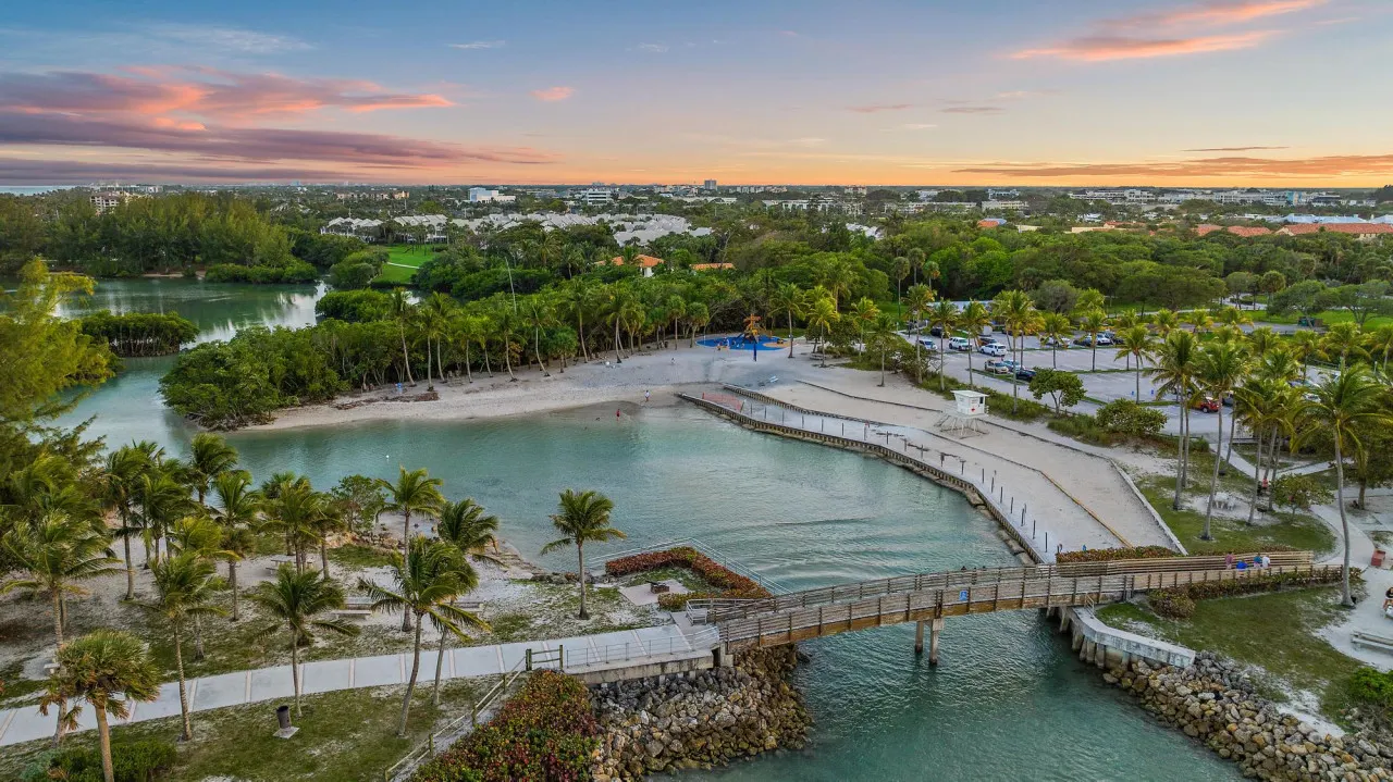 Seaside Sanctuary, walk to Jupiter Inlet!! 9
