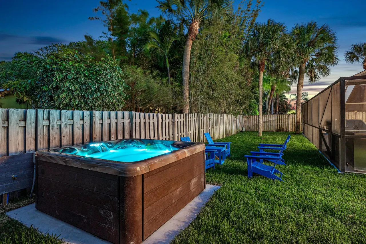 Seaside Sanctuary, walk to Jupiter Inlet!! 10