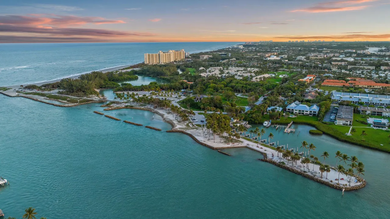 Seaside Sanctuary, walk to Jupiter Inlet!! 13
