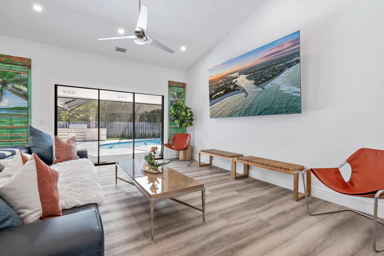 Seaside Sanctuary, walk to Jupiter Inlet!! 8