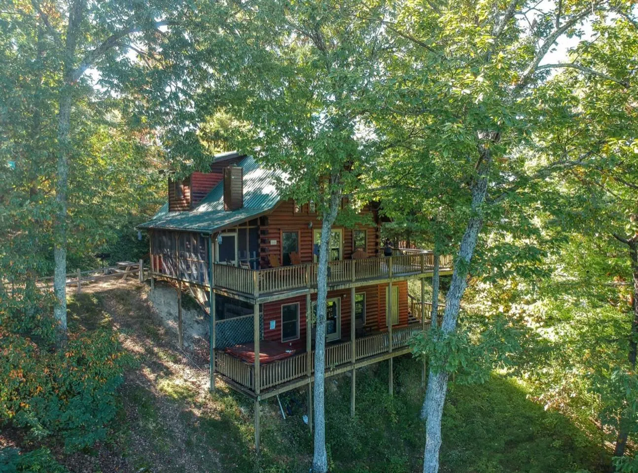 Great Views-4 bedrms-hot tub-Wi-Fi-BBQ 2
