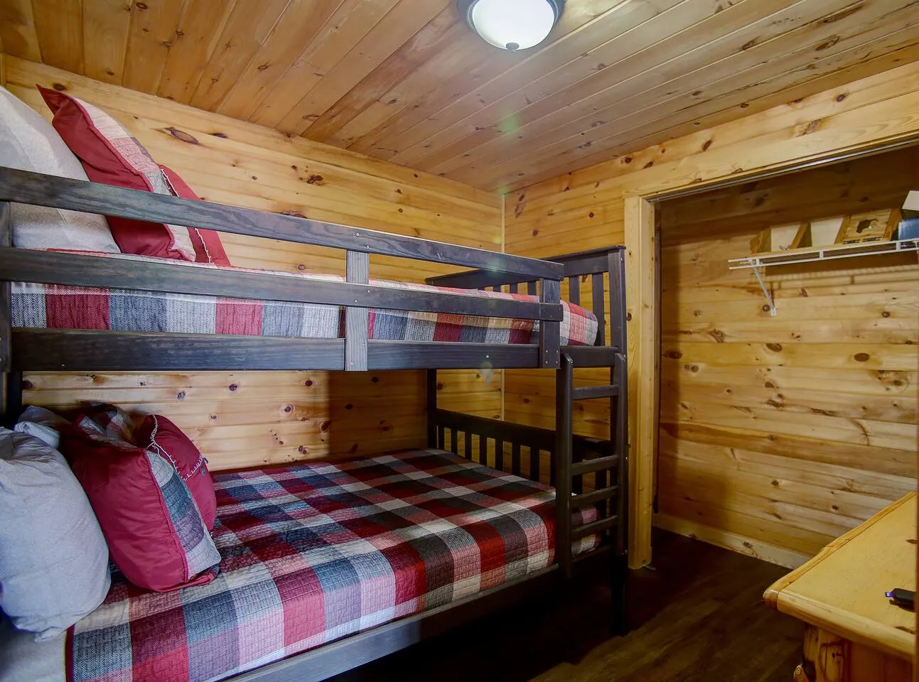 Great Views-4 bedrms-hot tub-Wi-Fi-BBQ 20