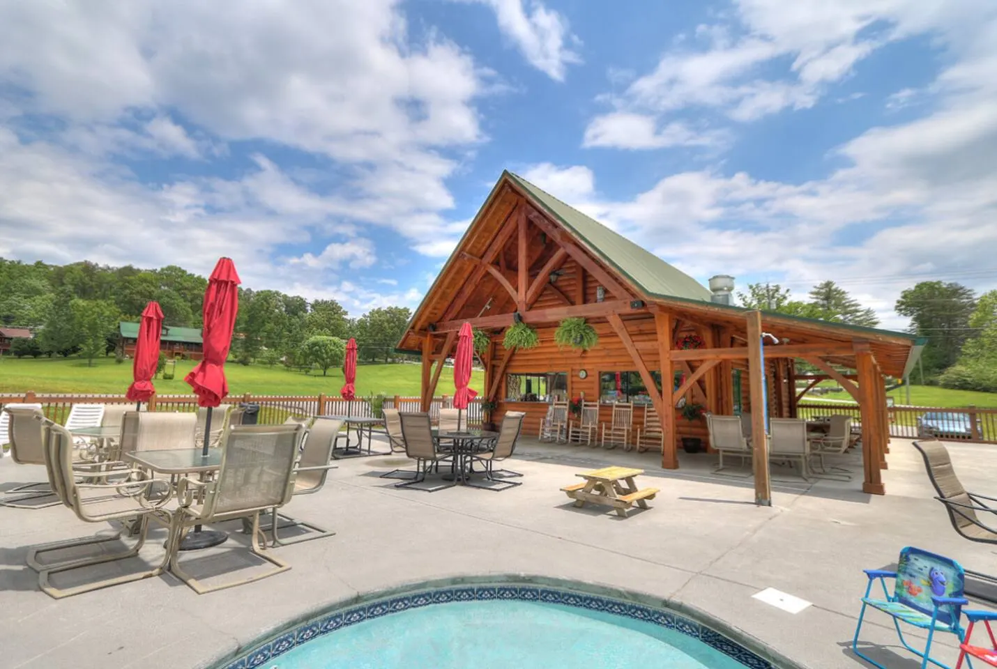 Great Views-4 bedrms-hot tub-Wi-Fi-BBQ 5