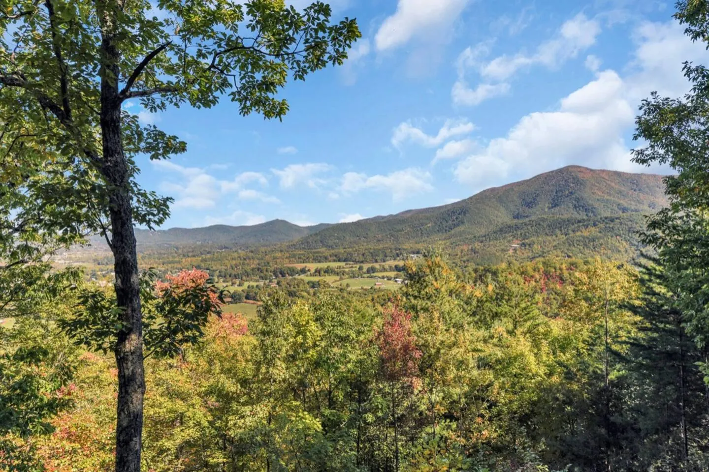 Great Views-4 bedrms-hot tub-Wi-Fi-BBQ 6