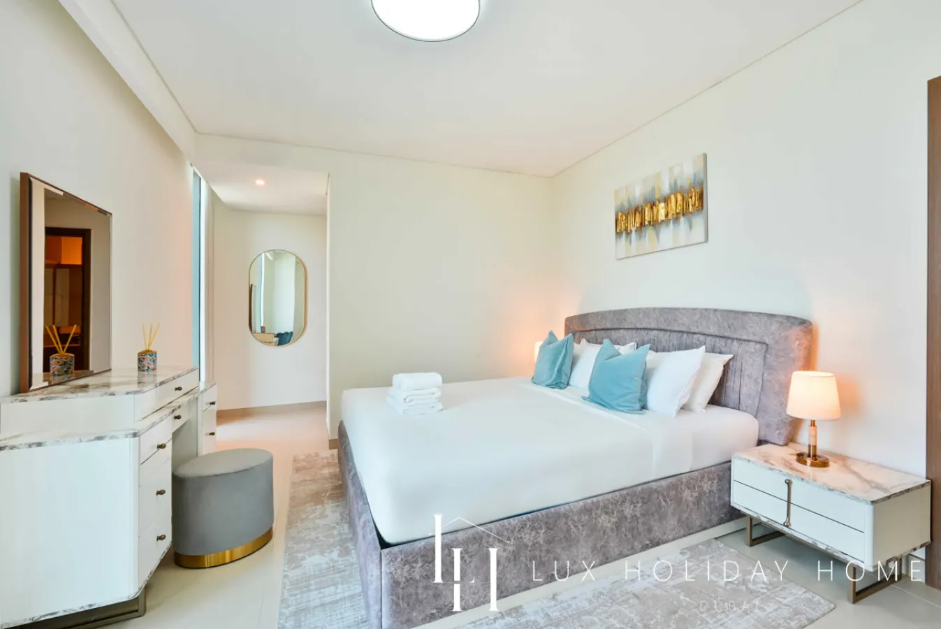 LUX 52 42 Deluxe Marina view suite 1 16