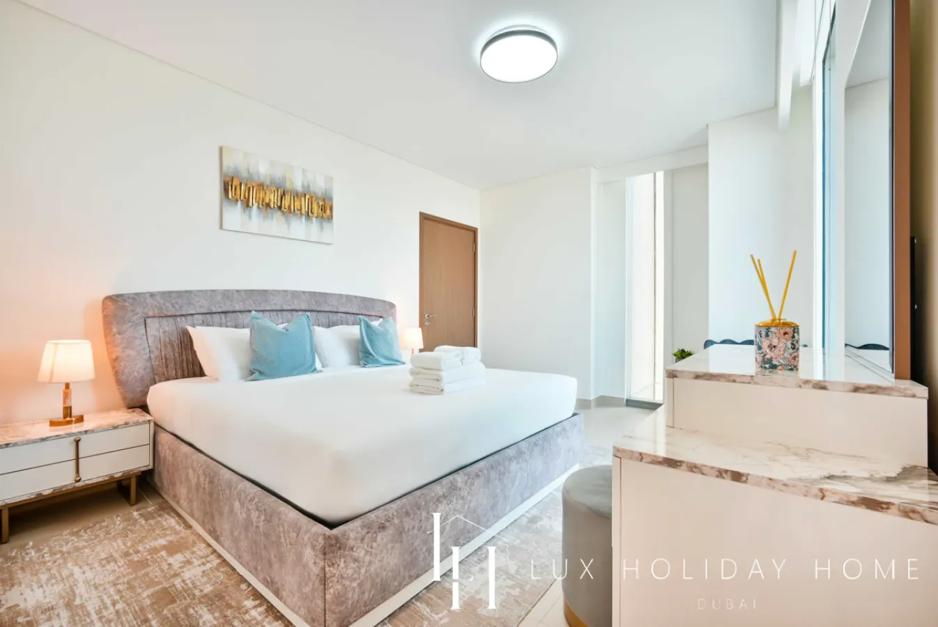 LUX 52 42 Deluxe Marina view suite 1 17