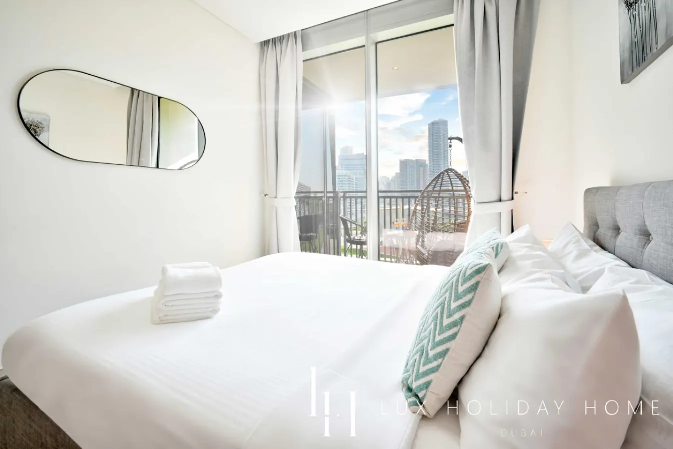 LUX 52 42 Deluxe Marina view suite 1 20
